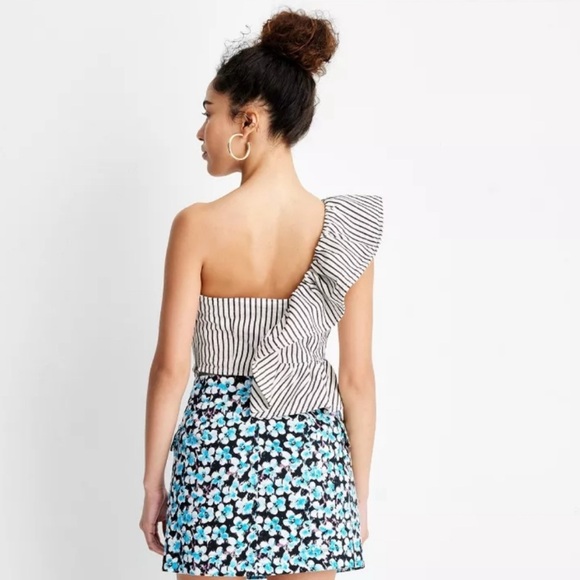 Striped One-Shoulder Ruffle Crop Top - Picture 3 of 10